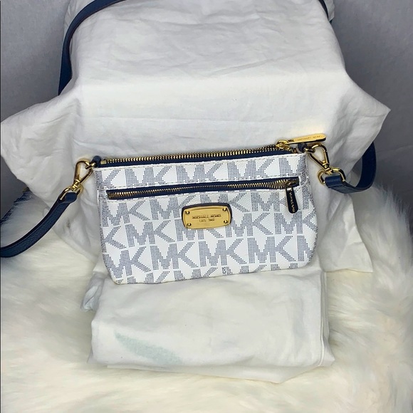 Michael Kors Handbags - Michael Kors Crossbody Bag